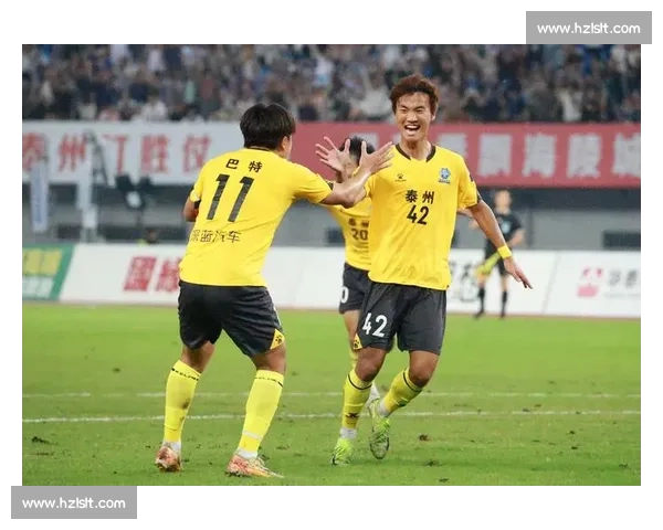 苏超争议一幕!泰州 5 号恶意踹人染红,裁判判罚引球迷集体声讨 苏超争议一幕!泰州 5 号恶意踹人染红,裁判判罚引球迷集体声讨